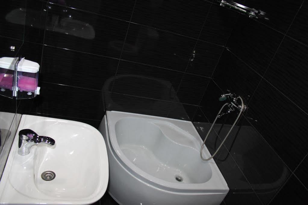 Chveni Sakhli Otel Tiflis Dış mekan fotoğraf